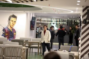 photo_5875015597773931139_y